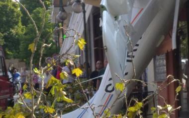 Έκτακτο: Πτώση μονοκινητήριου αεροπλάνου σε σπίτι στην Πρώτη Σερρών 