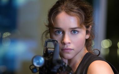 Το πόστερ του Terminator Genisys βασίστηκε "στα κάλλη" της Emilia Clarke...