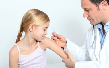 Ενας στους τέσσερις Ελληνες λέει όχι στα εμβόλια