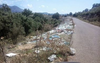 Μια χώρα γεμάτη σκουπίδια