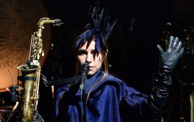 The Camp-PJ Harvey και Ramy Essam