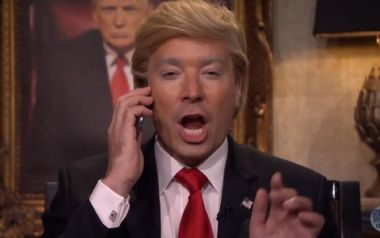 O Jimmy Fallon υποδύεται τον Donald Trump