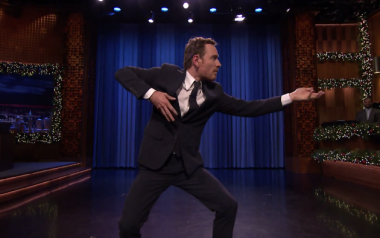 O Michael Fassbender 'παίζει' Heavy Metal στον J. Fallon