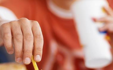 Πρόχειρο φαγητό: Πόσο επικίνδυνο είναι το  για τη μνήμη