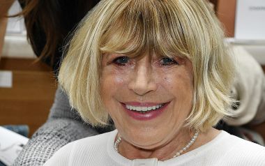 Marianne Faithfull το σύστημα υγείας μου έσωσε την ζωή