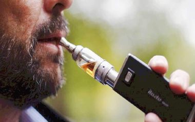 Ο φόρος στα ηλεκτρονικά τσιγάρα έστρεψε τους καταναλωτές στα λαθραία