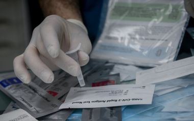 Από 19 Απριλίου υποχρεωτικά self tests σε εργαζομένους, δείτε σε ποιους