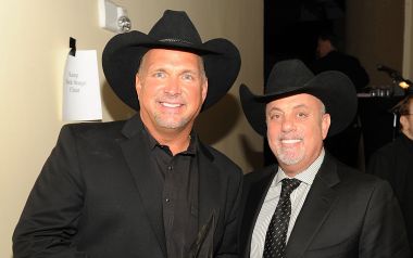 O Garth Brooks  με τον Billy Joel 