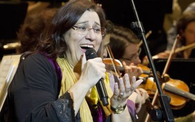 Επικό άρθρο για την Μαρία Φαραντούρη σε γνωστό Αμερικάνικο site