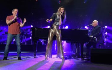 Billy Joel στο Madison Square Garden με Miley Cyrus, Paul Simon