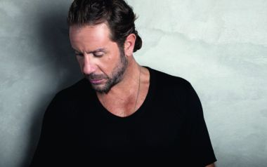Γιώργος Μαζωνάκης, έγινε 49 ετών, 9 τραγούδια