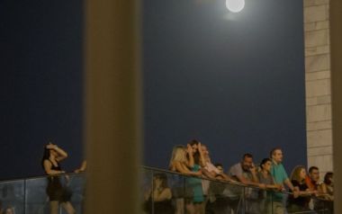 «Γιορτή της πανσελήνου του καλοκαιριού» στη πλατεία στο Μέγαρο Μουσικής Θεσσαλονίκης