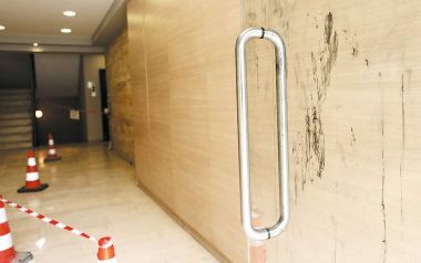 Αν βρεθεί ένοχος θα μπορούσε να γίνει ταινία στο μέλλον. Τρία «κλειδιά» για την επίθεση με βιτριόλι