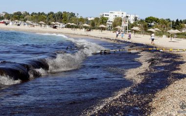 Είμαστε άξιοι της τύχης μας, στην Γλυφάδα η πίσσα