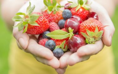 6 υγιεινές επιλογές χωρίς αλάτι για να αντικαταστήσετε τα επεξεργασμένα σνακ