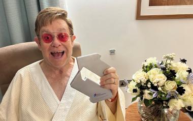 O Elton John έχει τραγούδι του στα 10 πρώτα της Αγγλίας σε κάθε μία από τις 6 τελευταίες δεκαετίες