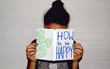 Πώς να είστε ευτυχισμένοι σταματώντας αυτά τα 10 πράγματα...