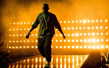 Kanye West -Flashing Lights (feat, Dwele)