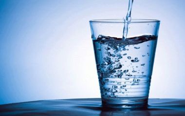 Αληθεύει; Σε τιμές χρυσού το νερό: Σταγόνα και ευρώ... 