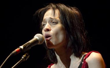 Η αφέλεια αυτών που πιστεύουν στο διαδίκτυο και τις μουσικές πλατφόρμες