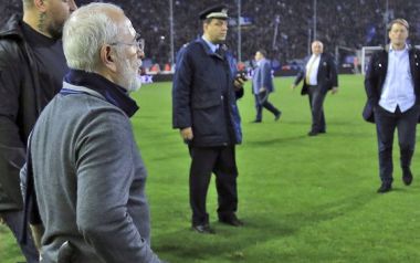 Πληγώθηκε ο υφυπουργός αθλητισμού, για να δούμε τι θα γίνει 