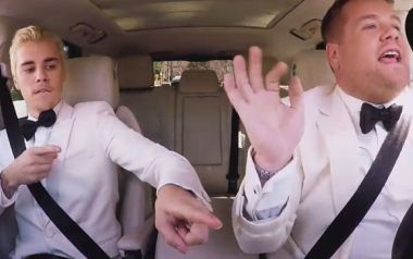 Ο Justin Bieber στο αυτοκίνητο του James Corden τραγουδούν 'Uptown Funk'...