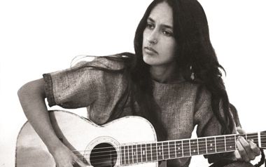 Joan Baez: 60 + χρόνια, τραγουδά για την κοινωνική ισότητα