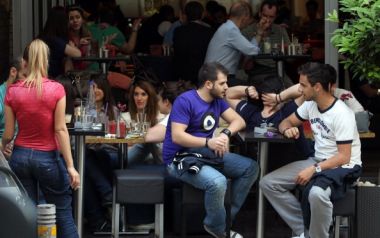 Γράφουν. Διαβάζουν. Φωτογραφίζουν. Πλέουν στον ωκεανό του Ιντερνέτ