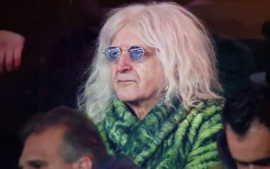 Από τα τραγούδια του Νίκου Καρβέλα, που δύσκολα θα απορρίψουν πολλοί.  Στην εκπομπή του Σαββόπουλου