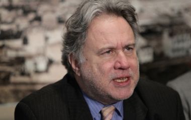 Ο νόμος Κατρούγκαλου και τα προβλήματα της χώρας που θυμίζουν τον σκύλο που κυνηγάει την ουρά του.