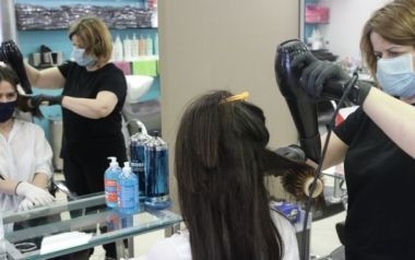 Tέλος η καραντίνα: Πώς μετακινούμαστε, πότε φοράμε μάσκα, ποια καταστήματα ανοίγουν