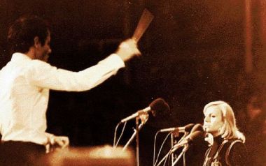 Τα τρένα που φύγαν-Βίκυ Μοσχολιού