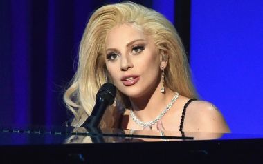 Αναδίπλωση της Lady Gaga στο νέο άλμπουμ LG5