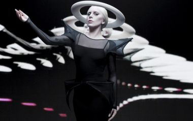 H Lady Gaga συζητάει για να παίξει στο νέο A Star Is Born