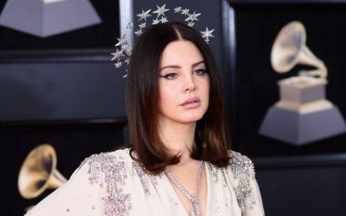 Lana Del Rey: Έχω βαρεθεί με τις τραγουδίστριες που λένε ότι εξιδανικεύω την κακοποίηση