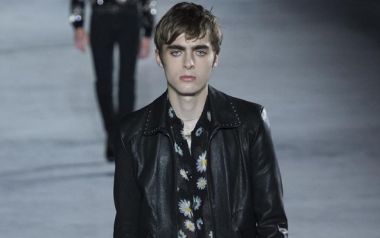 Ο γιος του Liam Gallagher των Oasis είναι το νέο πρόσωπο γνωστού οίκου μόδας