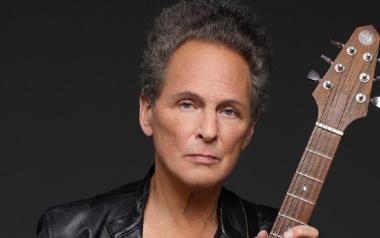 Lindsey Buckingham “On the Wrong Side”