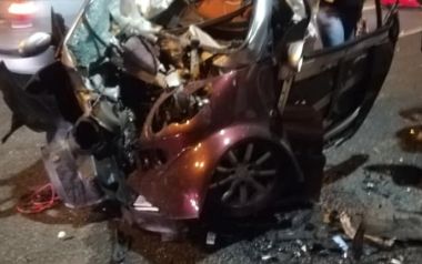 Συγκλονίζουν οι εικόνες από τροχαίο στη Μαραθώνος: Μιλούσε στο κινητό και έπεσε σε κολώνα