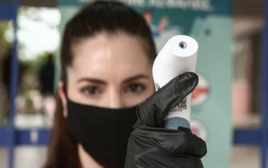 Όποιος δεν θέλει να φοράει μάσκα στα σημεία που πρέπει, μένει σπίτι του.