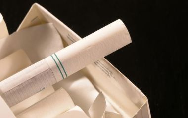 Τσιγάρα με γεύση μέντας: Απαγορευμένα πλέον και στην Ελλάδα. Ποια επιτρέπονται