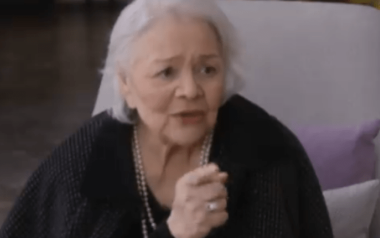 Μαίρη Λίντα: Η φωνή της παραμένει δυνατή και αγαπημένη σε  ηλικία 86 ετών