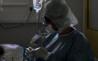 Ισπανία που μετράει 50000 νεκρούς: Σε μαύρη λίστα όποιος δεν κάνει το εμβόλιο