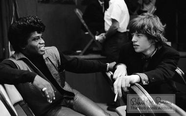 Ό,τι σε πληγώνει πέτα το στο πέλαγος