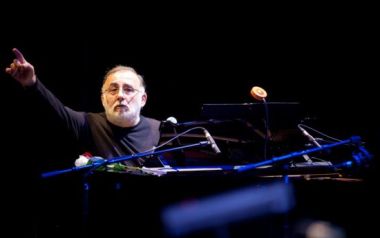 Θάνος Μικρούτσικος-Θέατρο Βράχων Ιούνιος 2018 