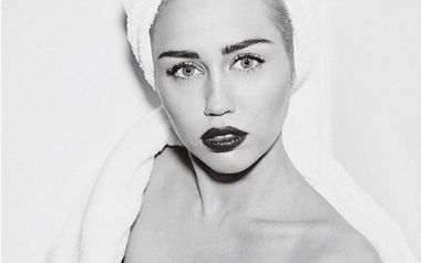 H Miley Cyrus ακολουθεί τακτικές Madonna