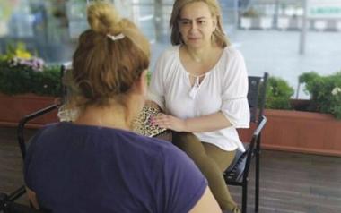 Συνέντευξη της μάνας της 9χρονης που λιποθύμησε από την πείνα