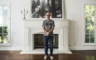Ο Moby πουλά και την κατοικία του για καλούς σκοπούς