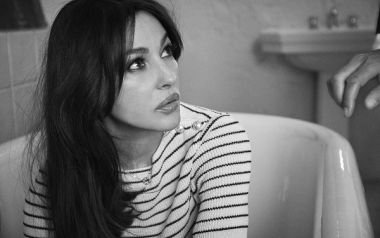 Η Monica Bellucci ποζάρει γυμνή στο Instagram
