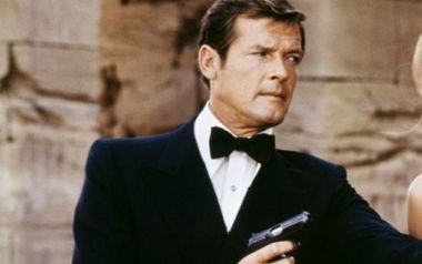 Roger Moore: Δεν πρέπει ο James Bond να γίνει ποτέ γυναίκα ή gay...