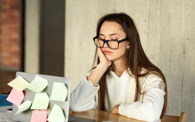 Καφές: Σε ποιες περιπτώσεις προκαλεί νύστα αντί για τόνωση